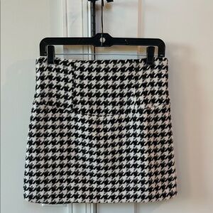 NWT for Love & Lemons Mini  Houndstooth Women's Skirt (sz M)